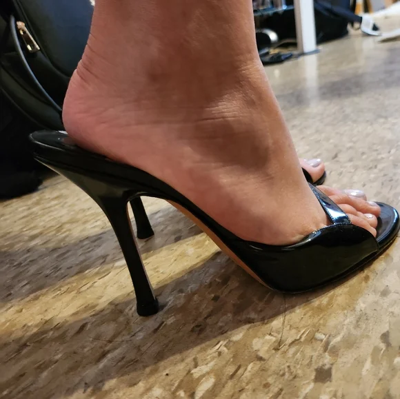 Jimmy Choo Black Patent Sexy Heels - Picture 3 of 5